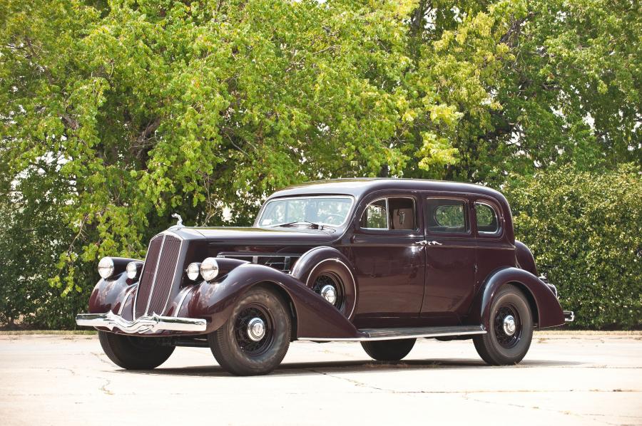  Pierce-Arrow Twelve 5-Passenger Sedan 1936 года  (фото 1 из 13)